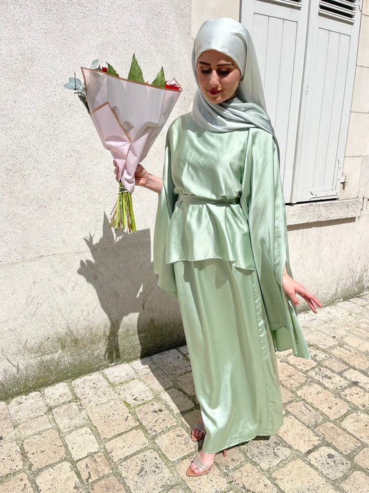 Ensemble Amira satiné 2 pièces Haut Effet Cape papillon +Jupe