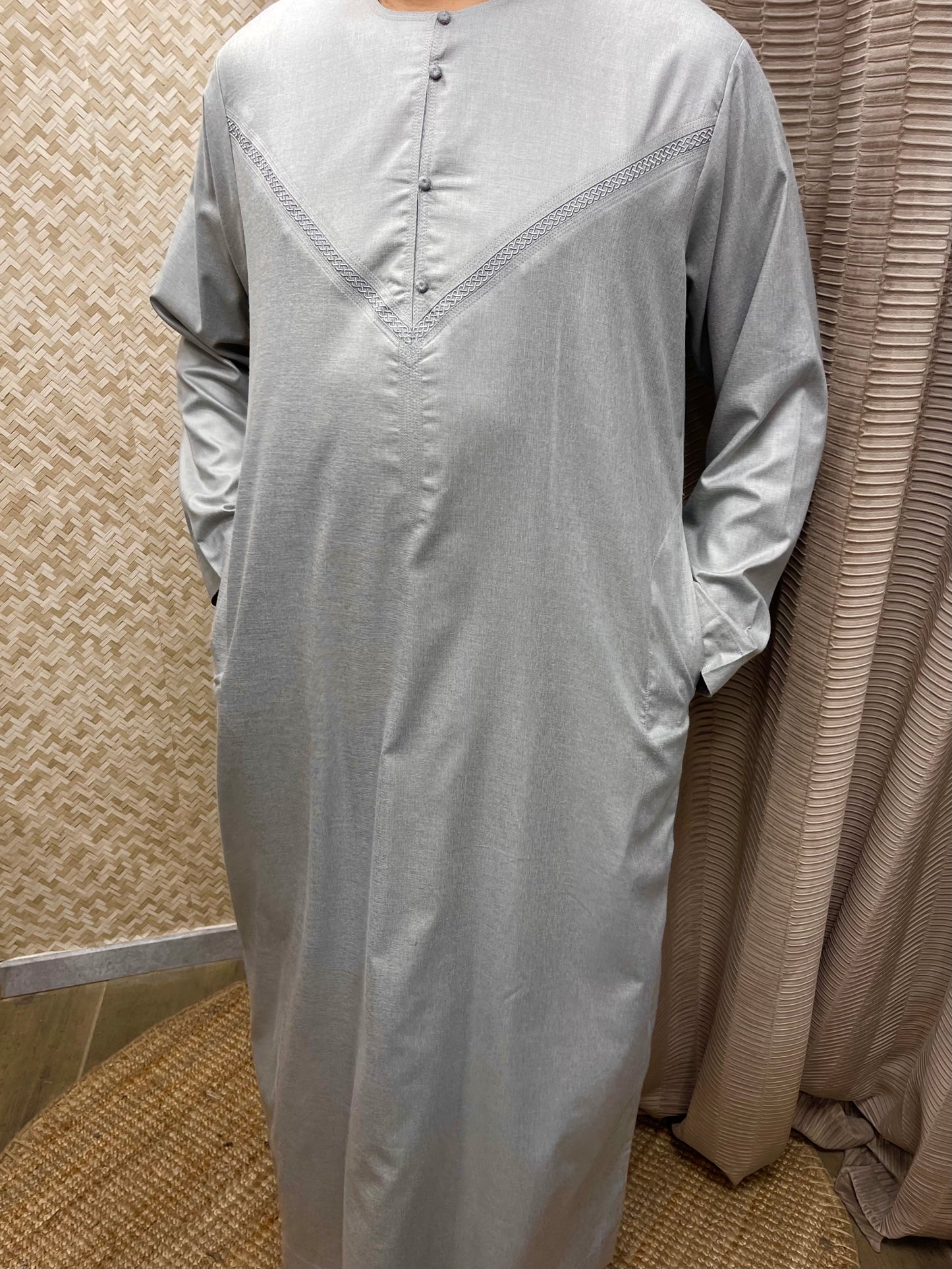 Qamis Élégant – Sobriété et Confort