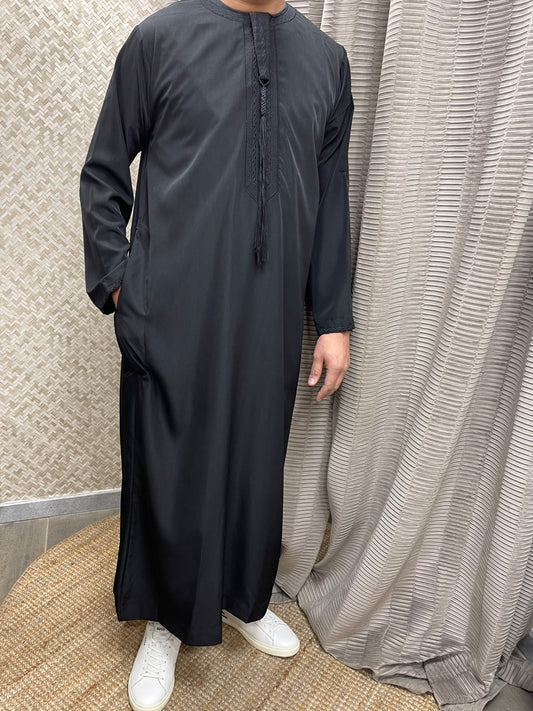 Qamis Noir Traditionnel et Élégant