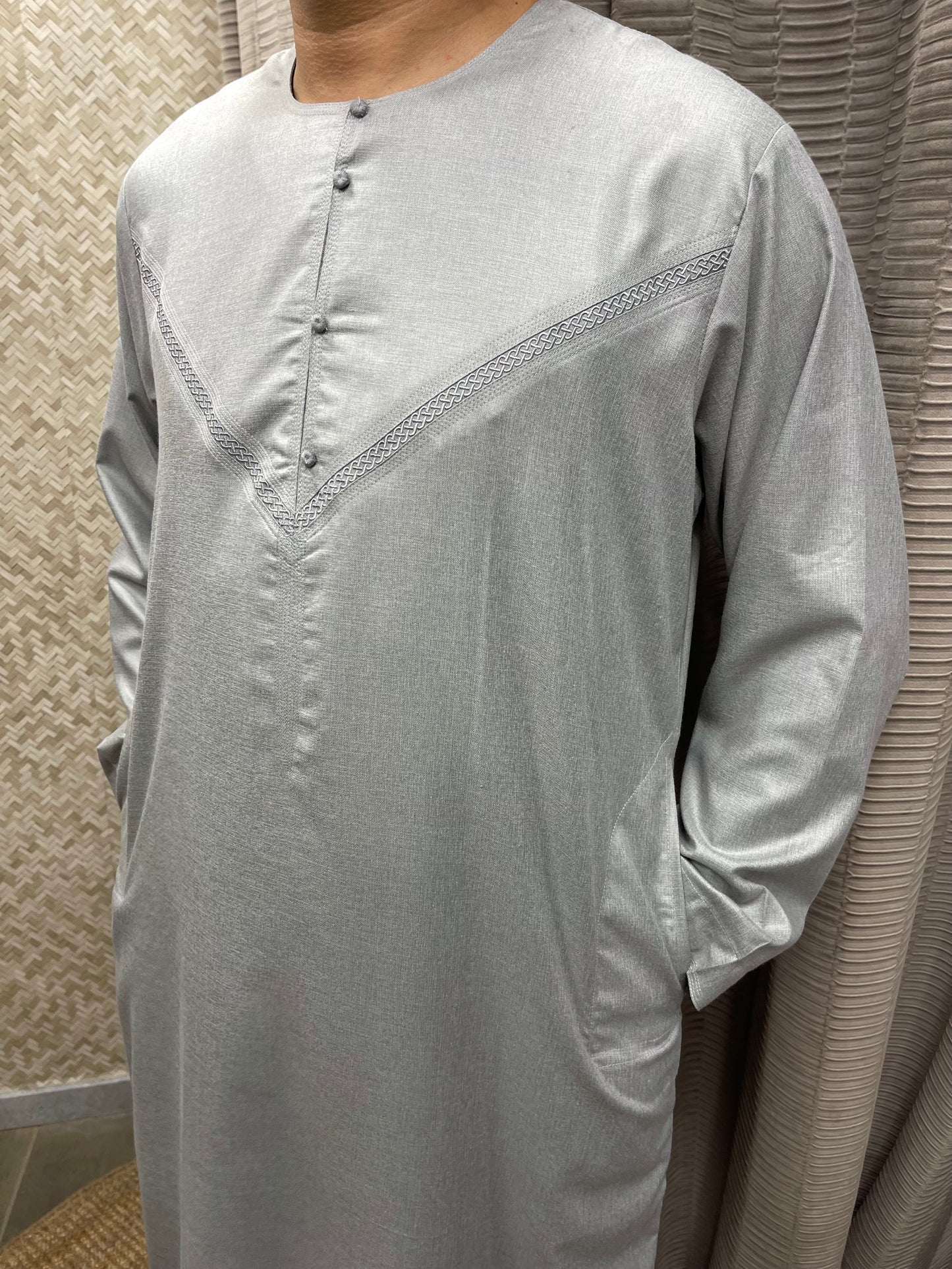 Qamis Élégant – Sobriété et Confort