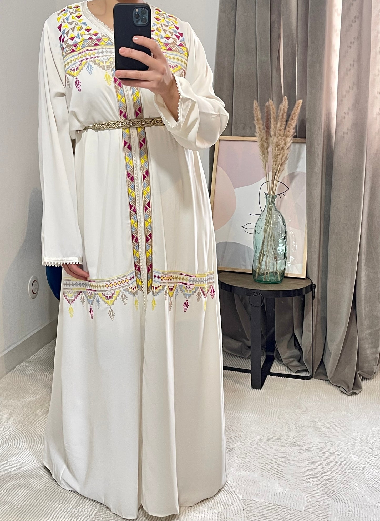 Robe Salma brodée façon kaftan.